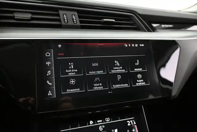 Musta Maastoauto, Audi e-tron – VAR-24205