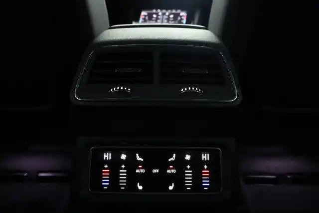 Harmaa Maastoauto, Audi e-tron – VAR-24227