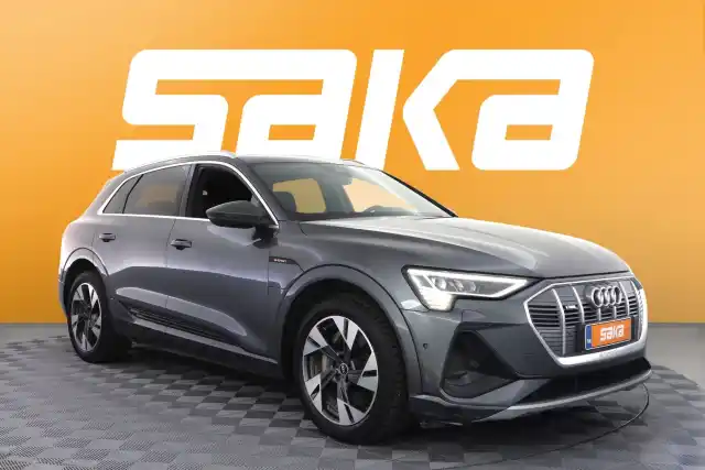 Harmaa Maastoauto, Audi e-tron – VAR-24279