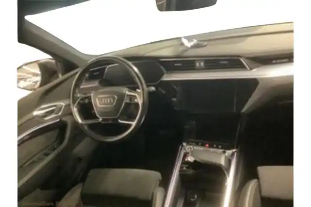 Harmaa Maastoauto, Audi e-tron – VAR-24279