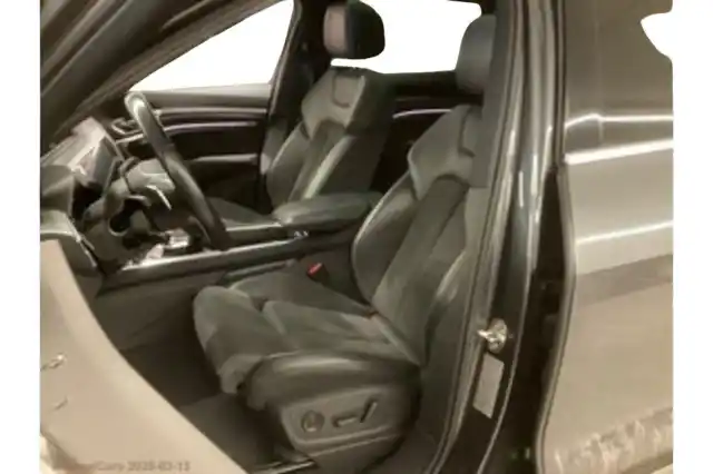 Harmaa Maastoauto, Audi e-tron – VAR-24279