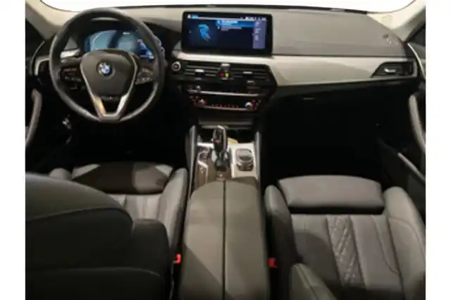 Musta Farmari, BMW 530 – VAR-24283