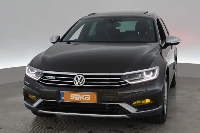 Ruskea Farmari, Volkswagen Passat – VAR-24287