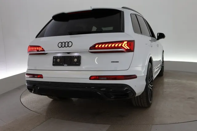 Valkoinen Maastoauto, Audi Q7 – VAR-24299