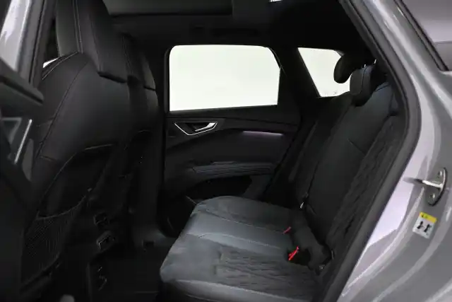 Harmaa Maastoauto, Audi Q4 e-tron – VAR-24302