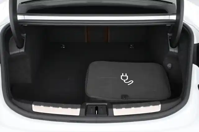 Valkoinen Sedan, Porsche Taycan – VAR-24385