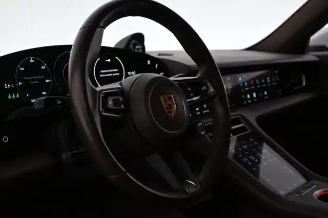 Valkoinen Sedan, Porsche Taycan – VAR-24385