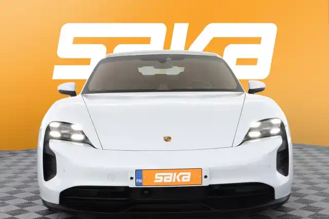 Valkoinen Sedan, Porsche Taycan – VAR-24385