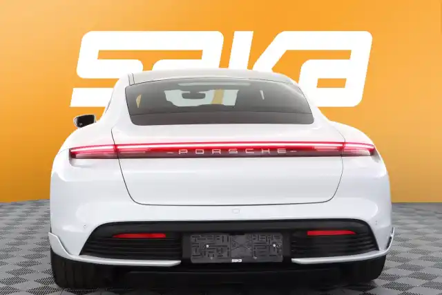 Valkoinen Sedan, Porsche Taycan – VAR-24385