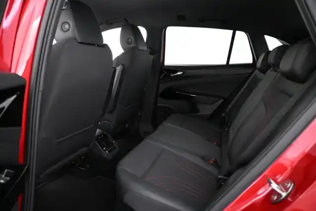 Punainen Maastoauto, Volkswagen ID.4 – VAR-24554
