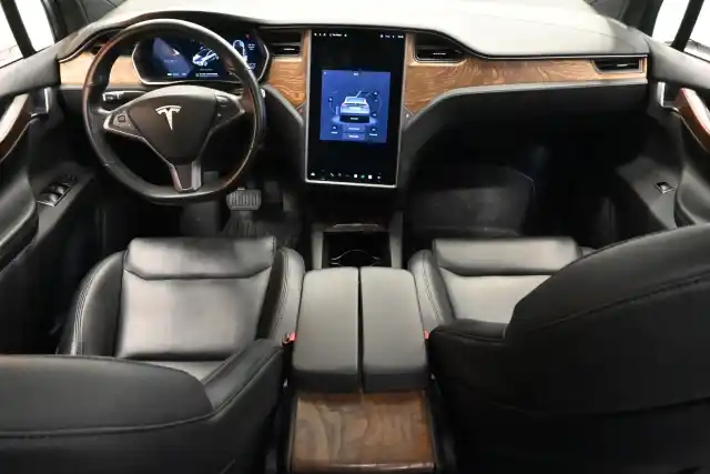 Musta Maastoauto, Tesla Model X – VAR-24588