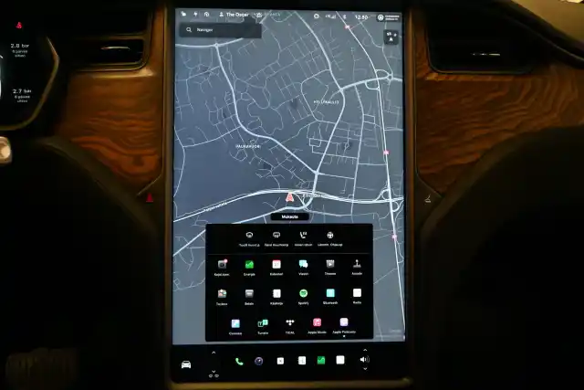 Musta Maastoauto, Tesla Model X – VAR-24588