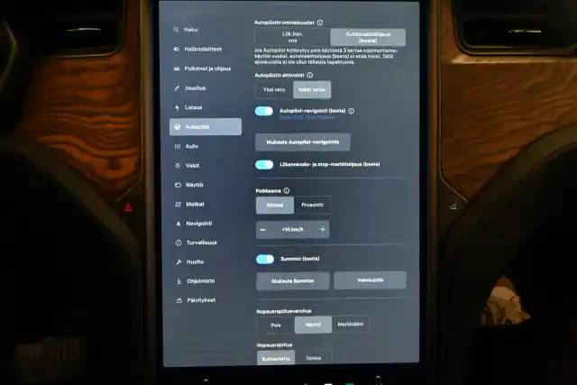 Musta Maastoauto, Tesla Model X – VAR-24588