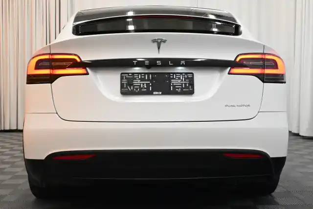 Musta Maastoauto, Tesla Model X – VAR-24588