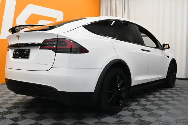 Musta Maastoauto, Tesla Model X – VAR-24588