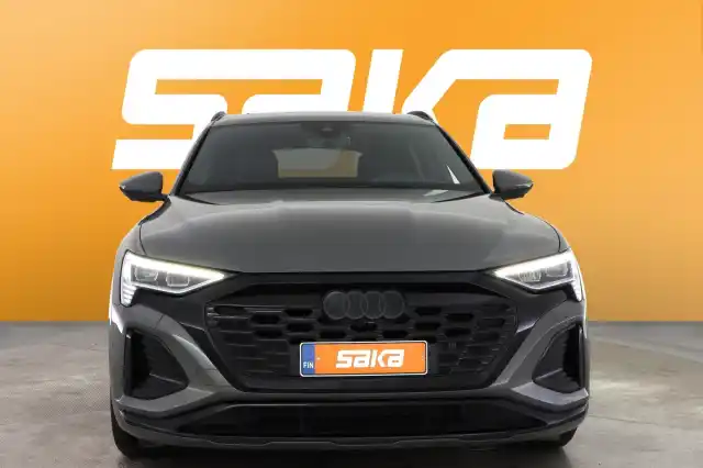 Harmaa Maastoauto, Audi Q8 e-tron – VAR-24792