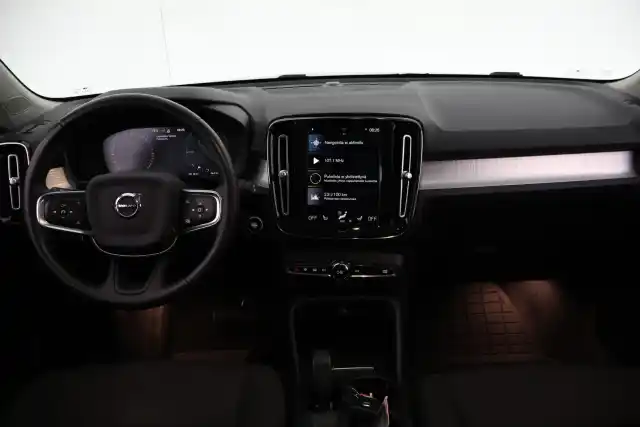 Musta Maastoauto, Volvo XC40 – VAR-24848