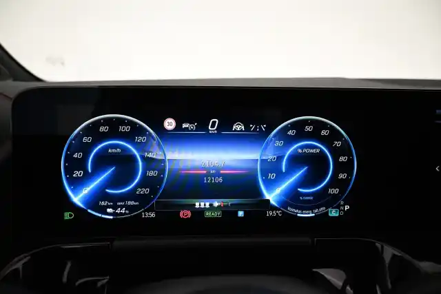 Valkoinen Maastoauto, Mercedes-Benz EQA – VAR-24910