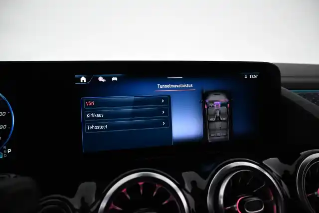 Valkoinen Maastoauto, Mercedes-Benz EQA – VAR-24910