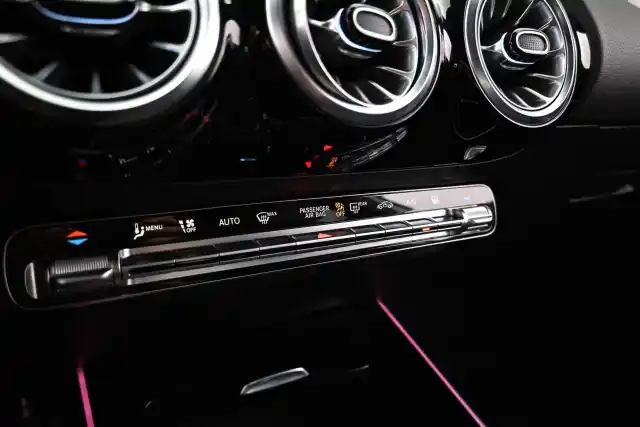 Valkoinen Maastoauto, Mercedes-Benz EQA – VAR-24910