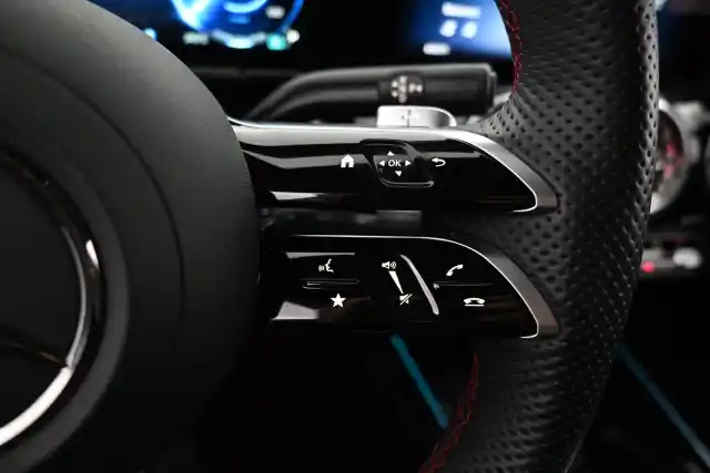 Valkoinen Maastoauto, Mercedes-Benz EQA – VAR-24910