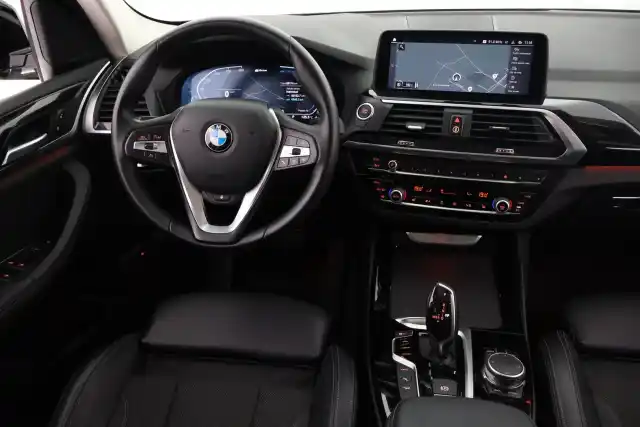 Musta Maastoauto, BMW X3 – VAR-25096