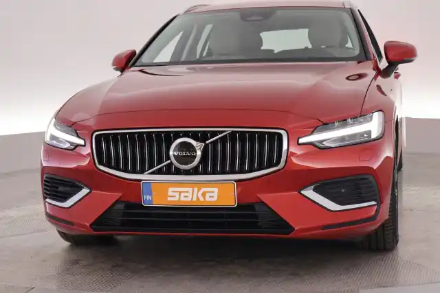 Punainen Farmari, Volvo V60 – VAR-25121