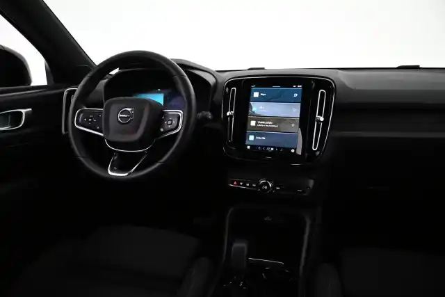 Musta Maastoauto, Volvo XC40 – VAR-25250