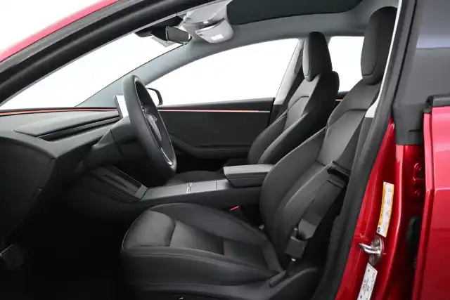 Punainen Sedan, Tesla Model 3 – VAR-25445