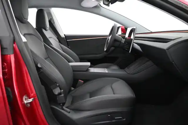 Punainen Sedan, Tesla Model 3 – VAR-25445