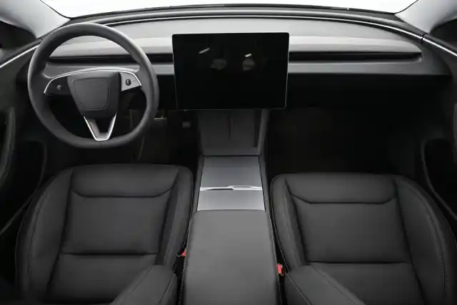 Punainen Sedan, Tesla Model 3 – VAR-25445