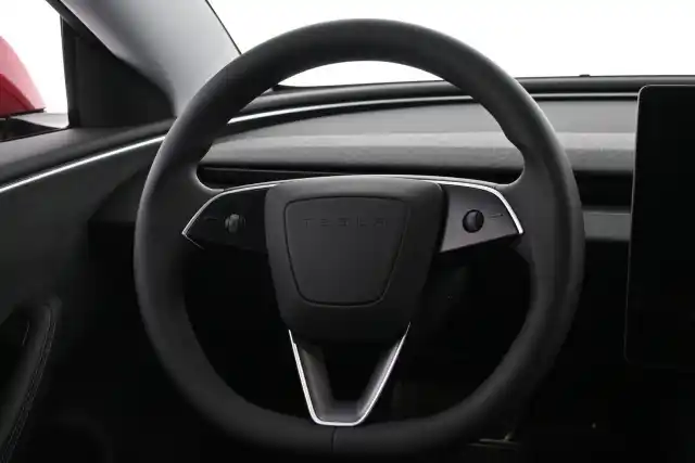 Punainen Sedan, Tesla Model 3 – VAR-25445