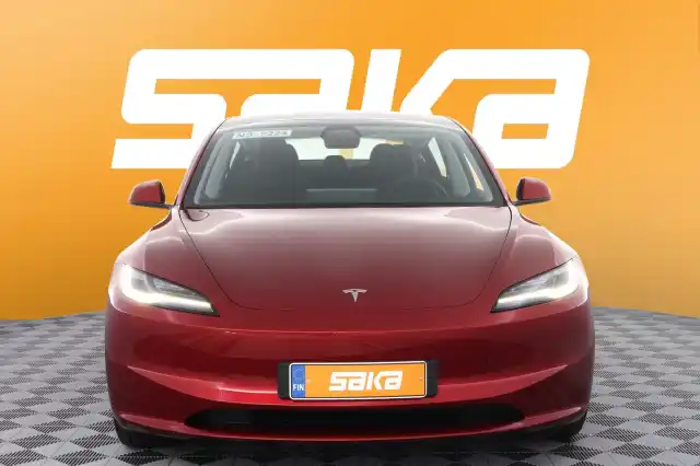 Punainen Sedan, Tesla Model 3 – VAR-25445