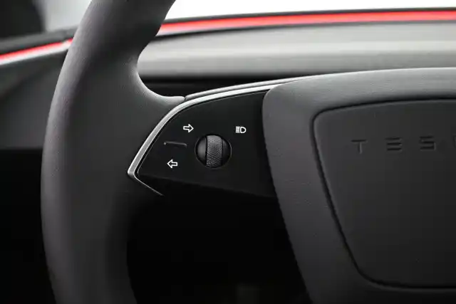 Punainen Sedan, Tesla Model 3 – VAR-25445