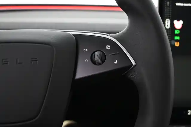 Punainen Sedan, Tesla Model 3 – VAR-25445