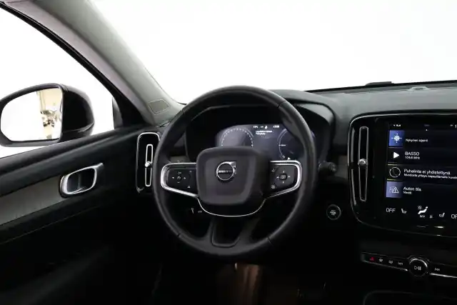 Musta Maastoauto, Volvo XC40 – VAR-25477