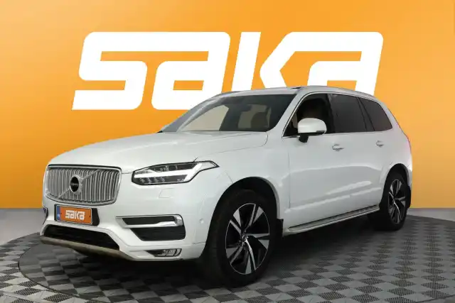 Valkoinen Maastoauto, Volvo XC90 – VAR-25569