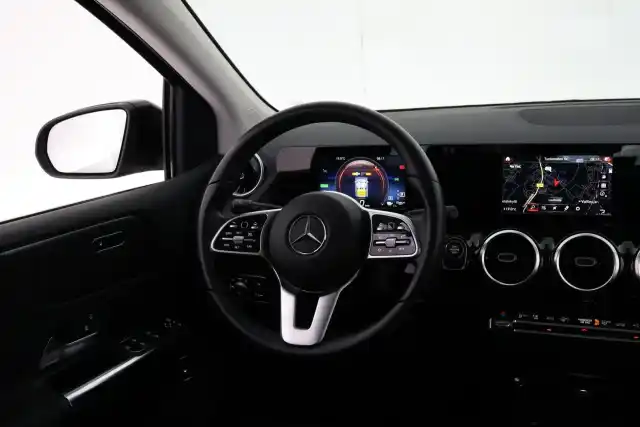 Musta Tila-auto, Mercedes-Benz B – VAR-25590