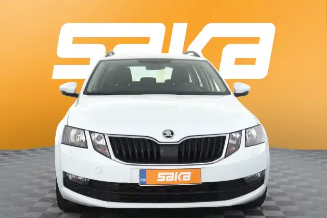 Valkoinen Farmari, Skoda Octavia – VAR-25676
