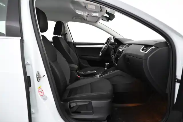 Valkoinen Farmari, Skoda Octavia – VAR-25676