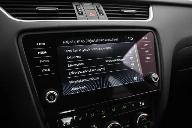 Valkoinen Farmari, Skoda Octavia – VAR-25676