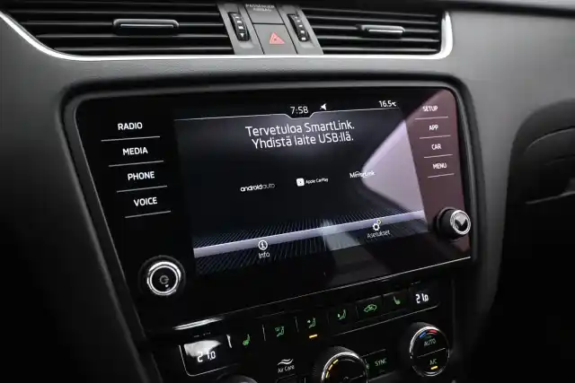 Valkoinen Farmari, Skoda Octavia – VAR-25676