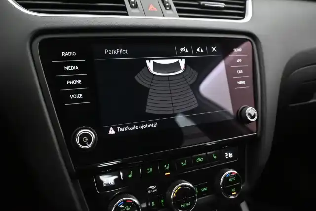 Valkoinen Farmari, Skoda Octavia – VAR-25676