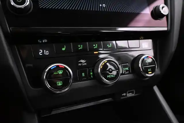 Valkoinen Farmari, Skoda Octavia – VAR-25676