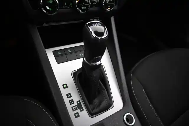 Valkoinen Farmari, Skoda Octavia – VAR-25676