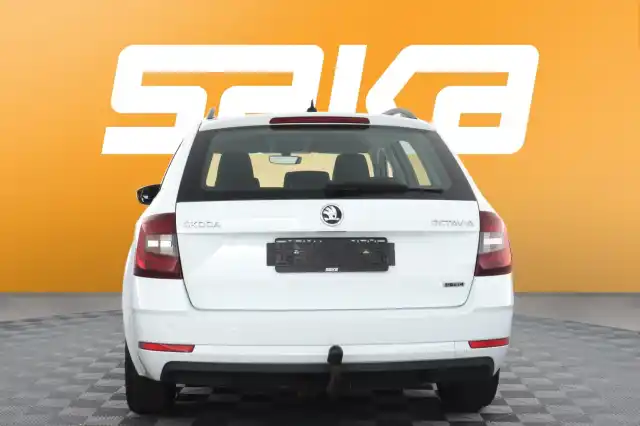 Valkoinen Farmari, Skoda Octavia – VAR-25676