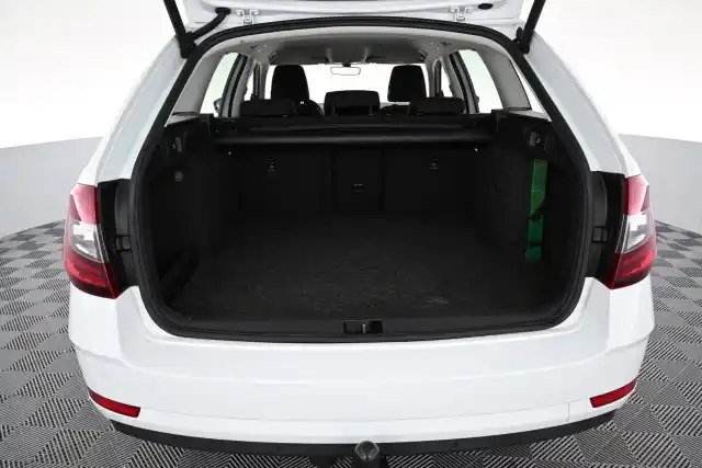 Valkoinen Farmari, Skoda Octavia – VAR-25676