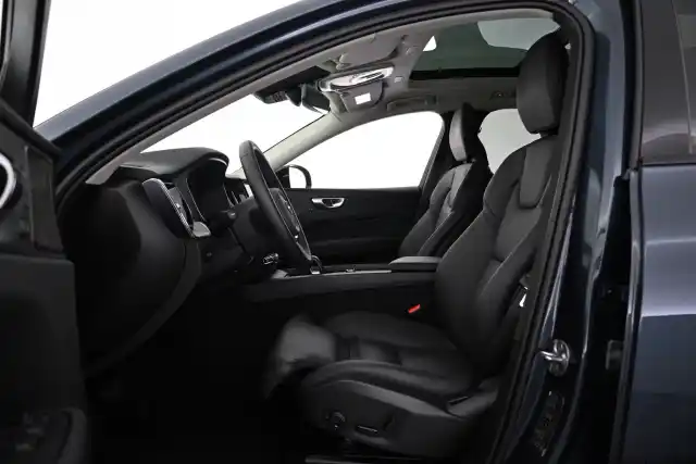 Sininen Maastoauto, Volvo XC60 – VAR-25721