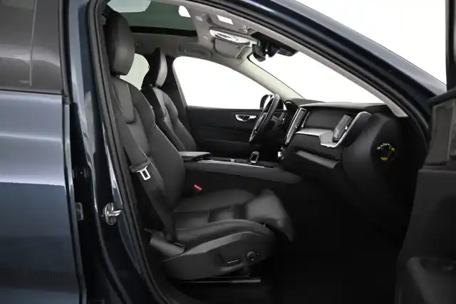 Sininen Maastoauto, Volvo XC60 – VAR-25721