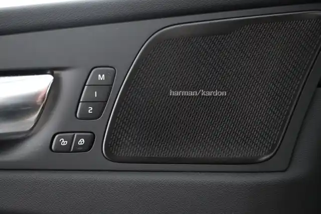 Sininen Maastoauto, Volvo XC60 – VAR-25721